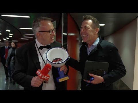 Harald Vilimsky erhält Gute-Nacht-Topf als "Wadlbeißer des Jahres"