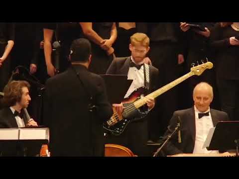 اثناء قيام فرقة عربيه في امريكا المايسترو يجعل عازف الكمان ليث صديق بالتالق ❤️