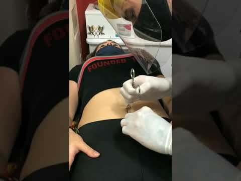 Piercing no Umbigo (By Willian Navarro Piercer)