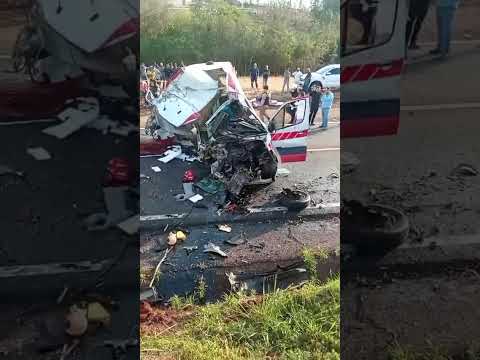 Acidente grave Ambulância e caminhão,quitando d sol X engenheiro Beltrão 4 feridos 2 óbitos 29/09/25