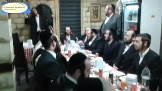 מקהלת מלכות הגיעו לקומזיץ ראש חודש ב"המסעדה" • וידיאו