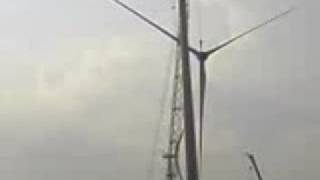preview picture of video 'Szélerőmű turbina felrakása/Wind turbine building'