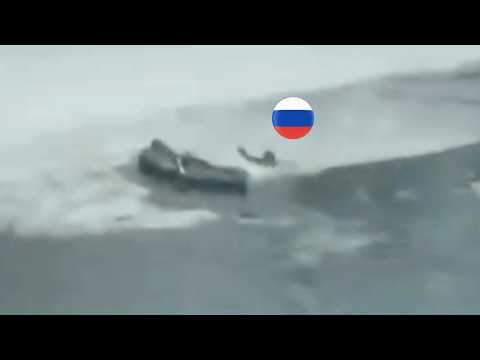 Soldado salta en agua bajo cero para evitar un dron