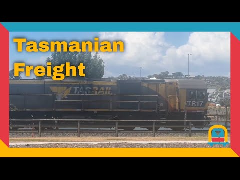 Freight Train Passing Through Devonport (TR17 & TR15) – 14 January 2026