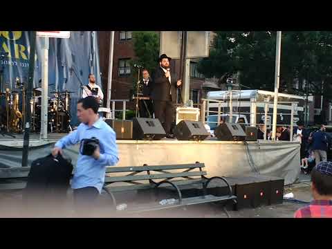 Cantor Hurwitz Sings Reb Michel Zlotchover's Niggun At 28 Sivan Farbrengen On Eastern Parkway