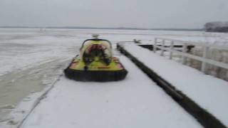 preview picture of video 'Hovercraft der DLRG Bad Zwischenahn -Eisrettung  2'