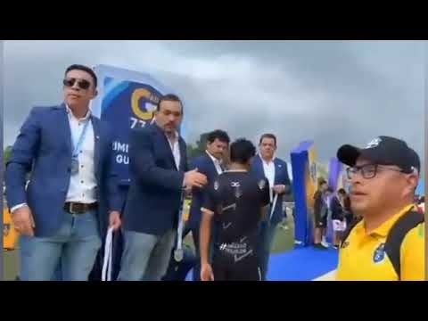 La ceremonia de premiación del título de Nueva Santa Rosa