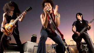 Todo Es Diferente Lyrics English Translation