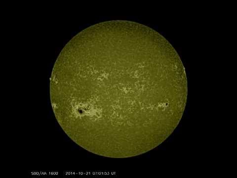 Preview frame of the video “Sunspot Group AR 2192 Crackles”
