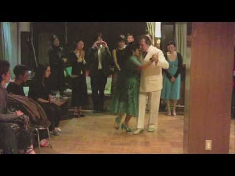  María del Carmen Romero  and  Jorge Dispari  are  dancing  to  the  milonga  "  Ella Es Asi  "