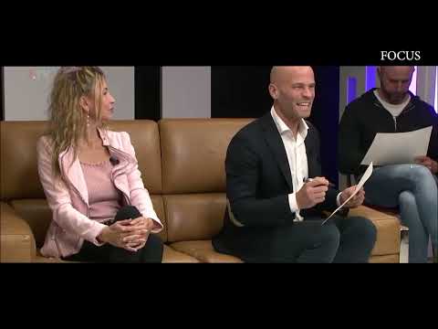 Ein Mentalist fesselt das Publikum mit einer telepathischen Erfahrung.  Zauberer Zürich Schweiz