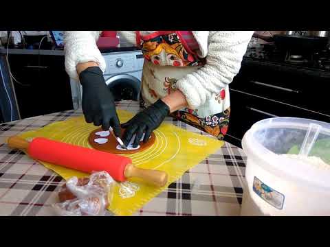 Тортик для девочки на первый годик.  Оформление торта из мастики.