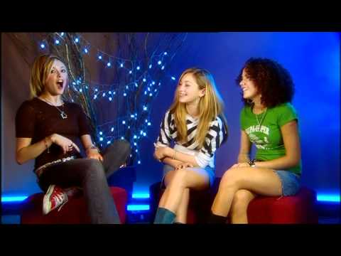 S Club 8 - Daisy & Stacey @ Artist of the Month (Smile)