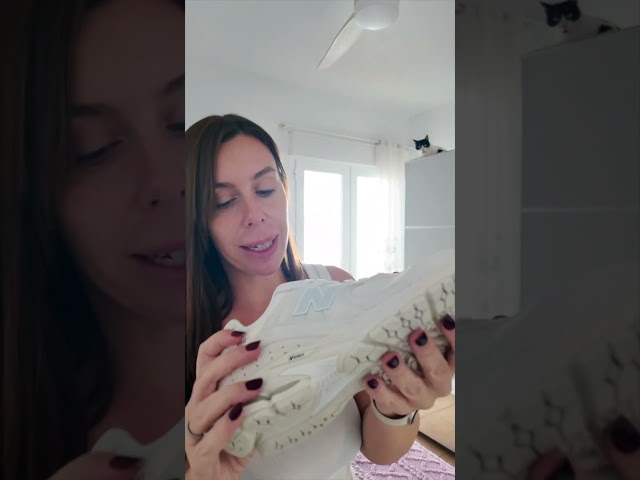 Vídeo relacionado con A Pocket Guide to New Balance (Pocket Guides to Fashion)