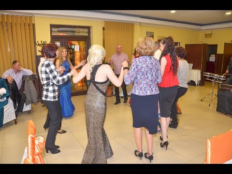 11 HORA  DE  DANS  la petrecere de botez