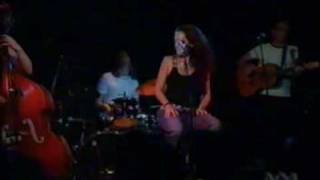 Wendy Matthews - The Wing &amp; The Wheel (Live at The Basement)