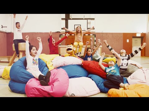 Video thumbnail for Und Alle! (Giraffenaffensong)