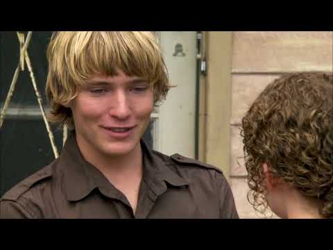 Lockie Leonard romantic scene