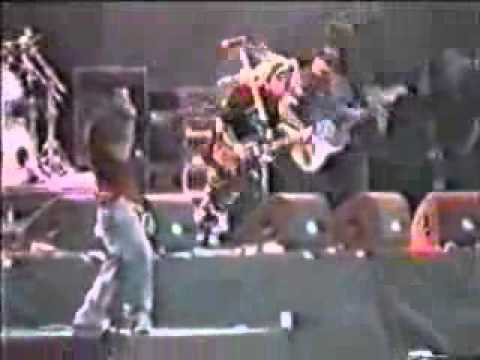 Deftones & Max Cavalera - Head Up live @ Eindhoven 1998