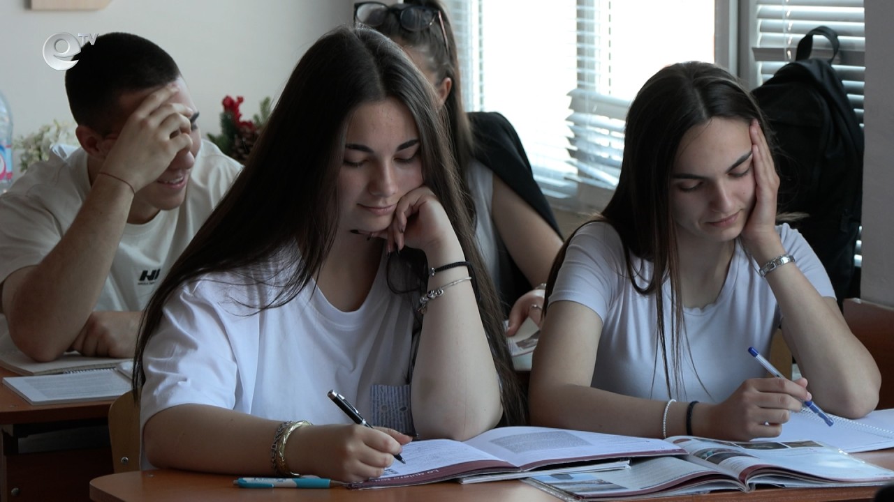 Зрелостниците от Смолянска област са втори по успех в страната на матурите