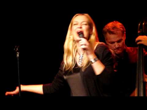 Esther Hart, en The Dizzy All Stars 26-11-2010