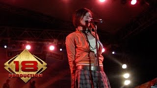 Download lagu Tere - Aku Patut Membenci Dia (Live Konser Pamekasan Madura 5 November 2005) mp3