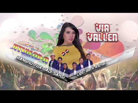 download lagu mp3 mp4 Via Vallen Bangku Tua, download lagu Via Vallen Bangku Tua gratis, unduh video klip Via Vallen Bangku Tua