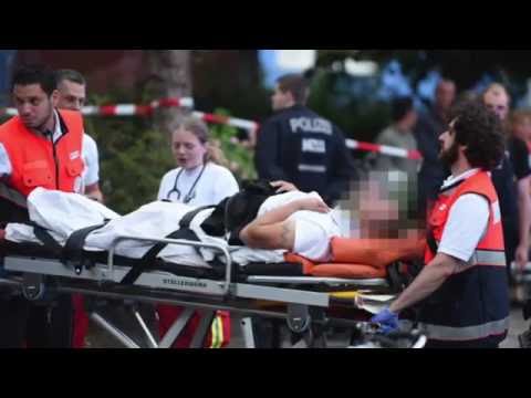 Berlin-Kreuzberg: Auto schleudert bei Crash gegen Kinderwagen