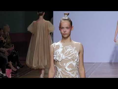 Valentin Yudashkin Paris Woman SS 2019