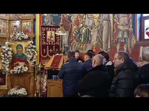 Grupul psaltic al Seminarului Teologic „Sfântul Vasile cel Mare” din Iași, condus de Iustin Crăciun