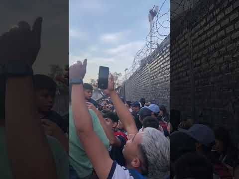 "Amores como el nuestro cada vez hay menos!!! /HINCHADA DEL CSIR" Barra: Los Caudillos del Parque &bull; Club: Independiente Rivadavia