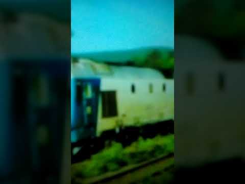 Două trenuri în Bratca într-o dimineață superbă de vară. July 2017.