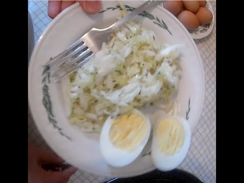 Капустный салат с яйцом