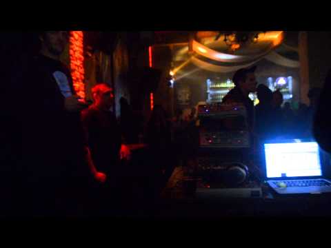 MISTER GASMASK BODEGA 29 11 2014 WCIA