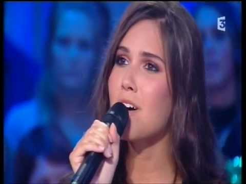 Gerard Lenorman dans Chabada, entoure d'artistes admirateurs de ses succes. Quel plaisir!