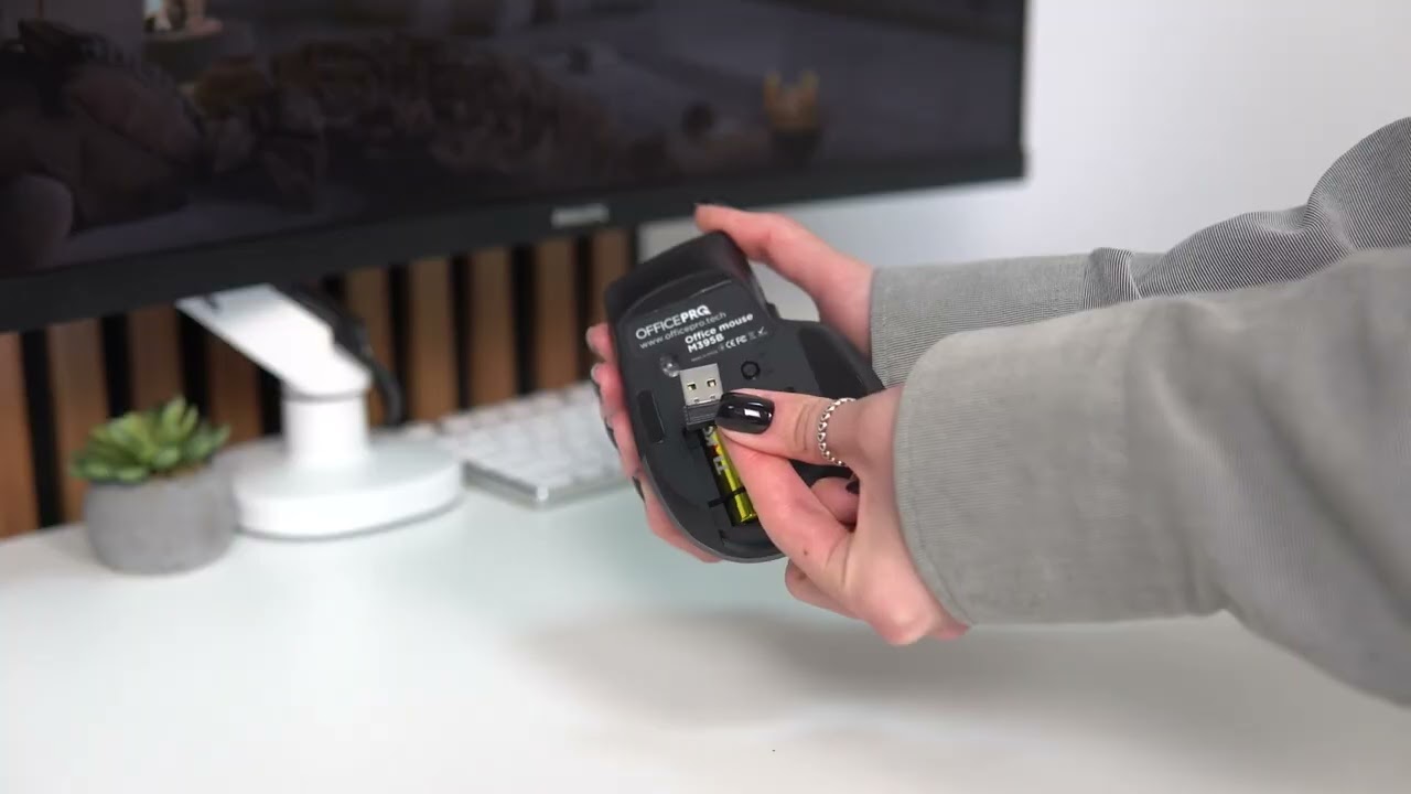 Комп'ютерна миша OfficePro M395B Silent Click Ergonomic Wireless (Black) video preview