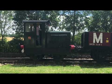 Ruston & Hornsby 48DS 0 4 0 Shunting about at the Mid Suffolk Light Railway 30/6/2019