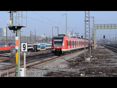 ET423 als S8 im S-Bahnhof Hirschgarten