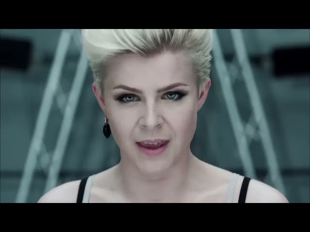 DANCING ON MY OWN jetzt Video ansehen