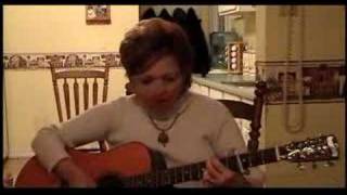 Glenda Nicol singing I fall to pieces by patsy cline