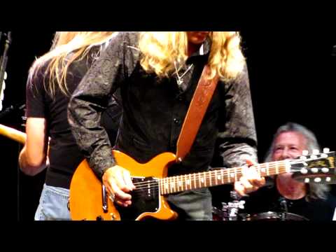 Grey Ghost , Billy Crain solo from The Outlaws June 11, 2011 Sellersville PA