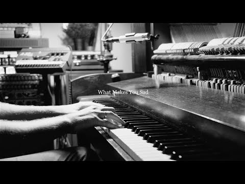 Nicotine Dolls - What Makes You Sad (Live)