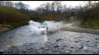 preview picture of video 'Dacia Duster crossing San River, Bieszczady Mountains'