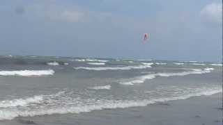 preview picture of video 'Bintan kite surfing discovery (2 of 3)'