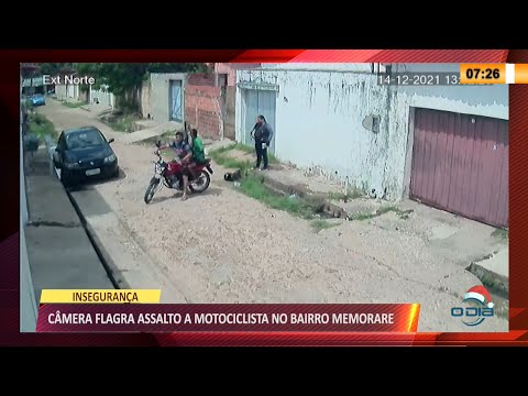 Câmera flagra assalto a motociclista no bairro Memorare 15 12 2021