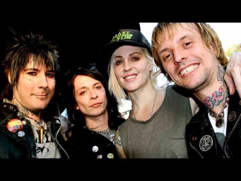 Radio DEAD Ones - Runaway ( Dee Dee Ramone Cover )