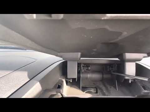 MK8 Ford Transit Custom - How to remove drivers top glove box