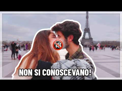 Convincere SCONOSCIUTI a BACIARSI sotto la Torre Eiffel a San Valentino