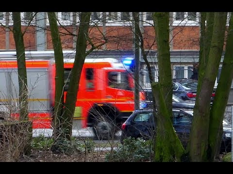 Feuerwehr Hamburg: HLF 22/1 & TMF 23/12 22/5, Alarmfahrt, 16.02.2018.