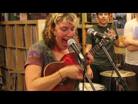 tUnE-yArDs - Hatari/Gangsta